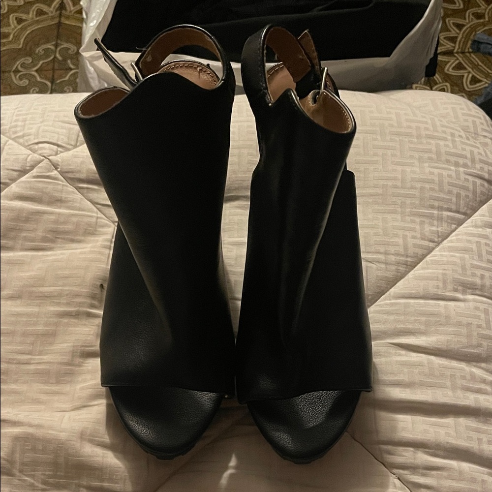 Report Black Heeled Boots for Women